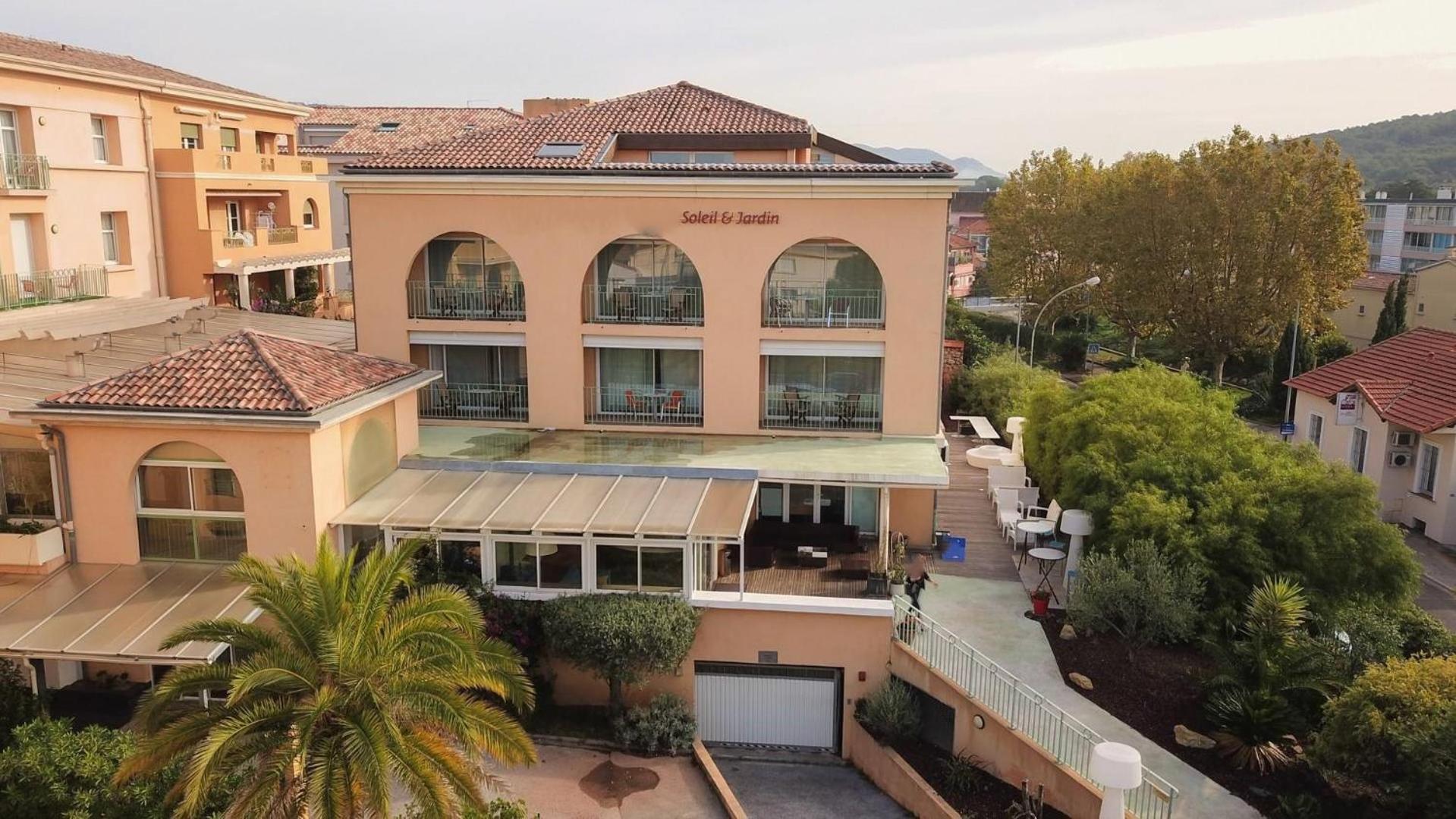 Hotel Sanary, Soleil Et Jardin - Renovation Hiver 2024-25 Buitenkant foto